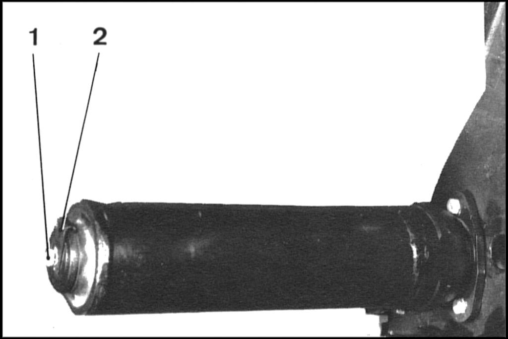 HANDELING Nr. H78.433-1a: Vervanging van een torsiestaaf voor. 4 d) Monteer het borgplaatje (2) van de torsiestaaf. Draai bout (1) vast (veerring). 9.