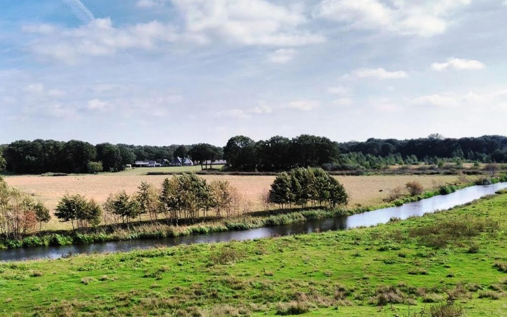 VECHTDAL: WOESTE GRONDEN OVERIJSSELS VECHTDAL ROUTE 41 km 20 19 Het Vechtdal/Reestdal: rijk aan cultuurhistorische pareltjes, verstilde plekjes, unieke uitzichtpunten, (robuuste)waterwegen en een