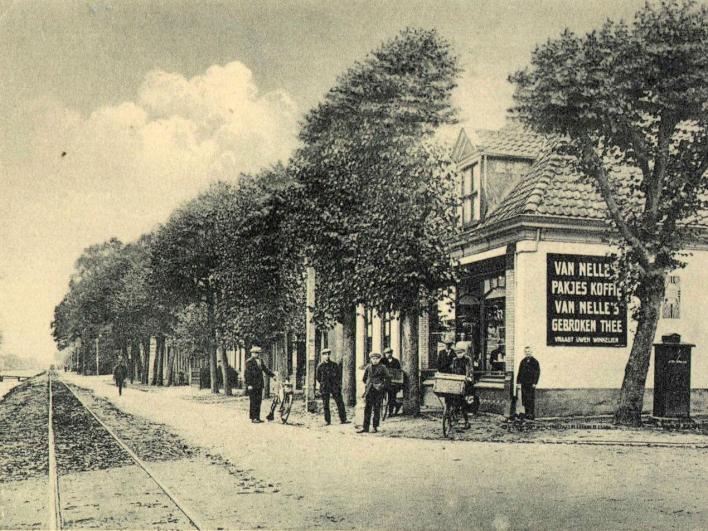 7 Wisseling & Scheepswerf Peters Oorsprong Wisseling De karakteristieke noordzijde van de Wisseling uit 1857 is nog altijd goed herkenbaar, alhoewel de brug (recht t.o. het hoekhuis) is verdwenen.