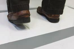 De Sticky mat is de oplossing om schoenzolen en wielen te reinigen voordat