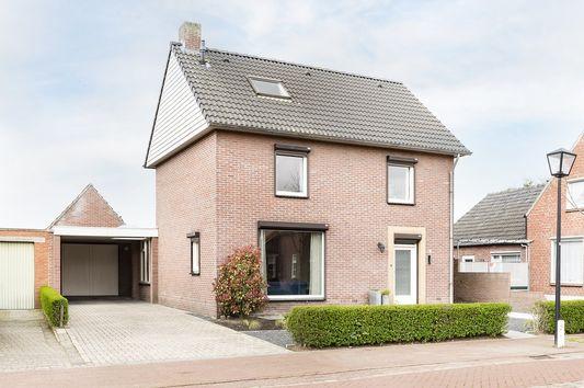 Landelijk wonen in De Lensheuvel Aan de onlangs opgefriste, authentieke fietsstraat De Lensheuvel ligt deze ruime dubbele woning.