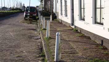 Dit principe is gebaseerd op goed gedrag van de parkeerders en het elkaar hierop aanspreken in het dorp. Een band tussen parkeerplaats en stoep van maximaal 12 cm hoog kan volstaan.