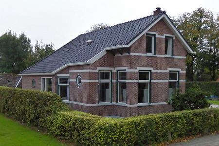 Ensemble met Huningaweg 38. Huningaweg 38 x x xx x x Huningaweg 40 xx x xx x x Woonhuis uit circa 1935.  Ensemble met Huningaweg 36.