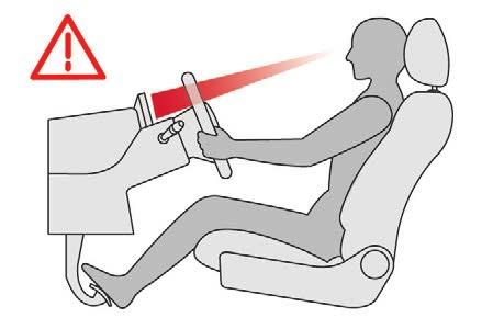 Ergonomie en comfort Voorstoelen Voer het verstellen van de bestuurdersstoel uit veiligheidsoverwegingen uitsluitend uit bij stilstaande auto.