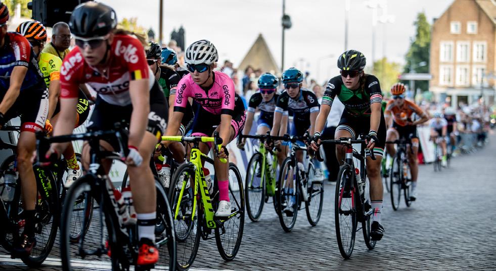 Via live verslagen van deze Limburgse ronden, het laatste nieuws en ons programma rondom de Tour de France, Tour de L1mbourg, biedt L1 u uiteraard de perfecte kans om met