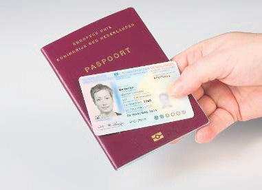 Actueel 15 juli 2019 2/5 Spoedaanvraag reisdocumenten op vrijdag 19 juli en maandag 21 juli niet mogelijk Meestal kunt u een paspoort of identiteitskaart na 5 werkdagen ophalen bij de gemeente.