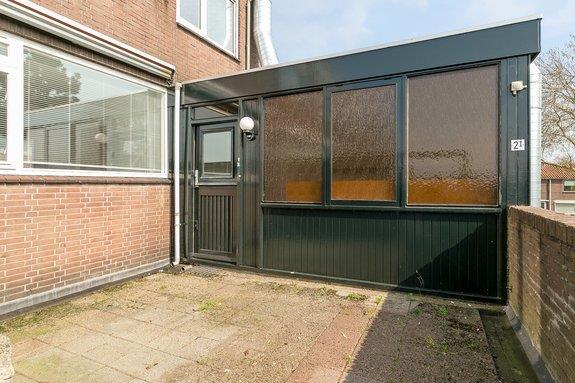 en leuk uitzicht over het plein vanwege grote raampartijen De woning is per direct