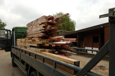 behoren te worden gestockeerd (resterende spijkers verwijderen,