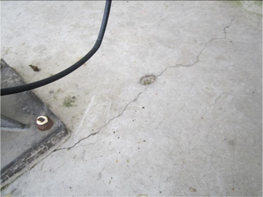 vloeistofdicht worden verklaard? In de monolitisch afgewerkte betonnen wasboxenvloer zijn diverse scheuren aanwezig. Case: 2016-02, versie 1.