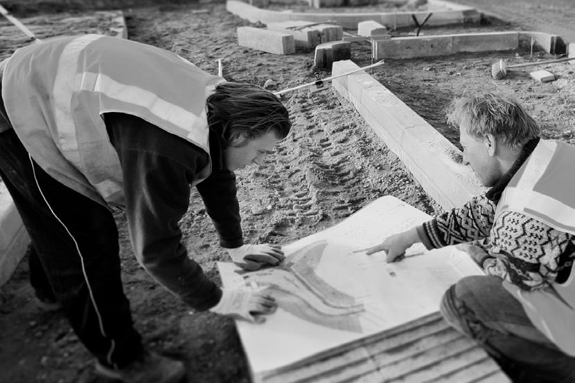 SAMEN OP WEG NAAR VAKMANSCHAP De toenemende personeelsschaarste en de aanhoudende groei van het werkaanbod zetten de bouw & infra sector onder hoogspanning. Tijd voor toekomstgericht vakmanschap!