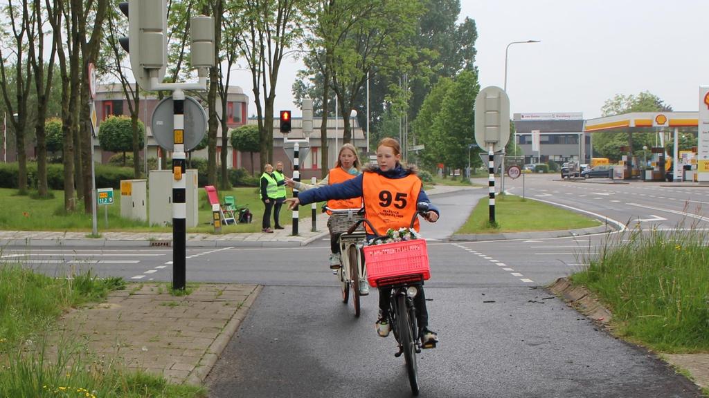 Route verkeersexamen - Oversteek Utrechtseweg (2) Je moet hier goed opletten en naar het andere verkeer kijken, ook als het groen wordt.