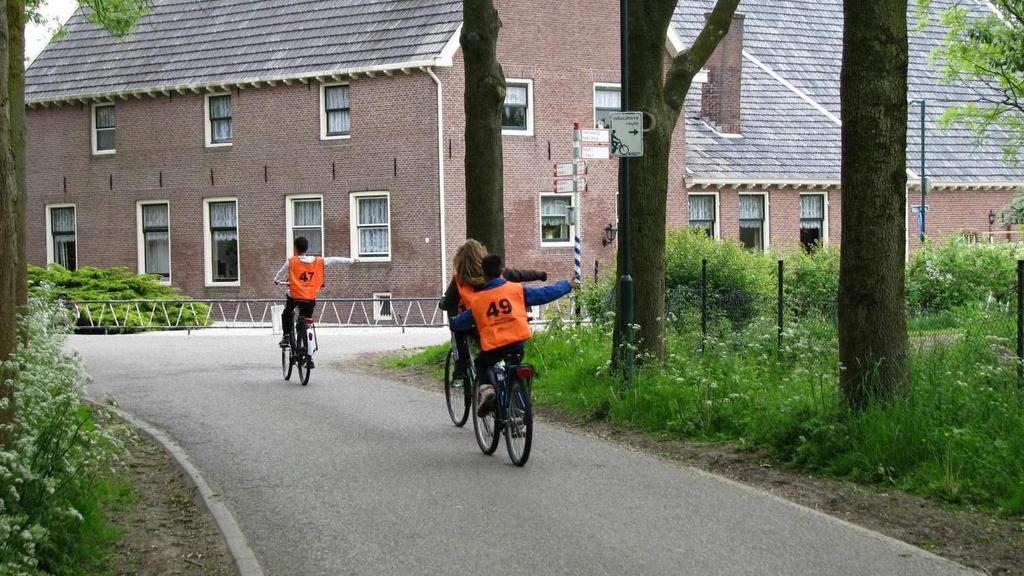 Route verkeersexamen - Oud Wulfseweg - Lobbendijk Je fietst op de Oud Wulfseweg en gaat hier rechtsaf de Lobbendijk op.
