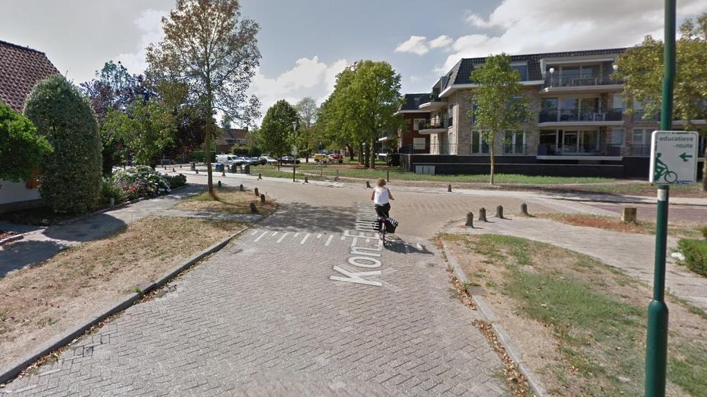 Route verkeersexamen - Lobbendijk Je fietst op de Koningin Emmaweg en slaat linksaf richting het Oude Dorp.