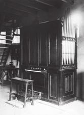 Foto: collectie J.J. Elbertse & Zn. Het basisorgel van de St.-Jozefcongregatie te Amersfoort uit 1880 (later overgeplaatst naar de Hervormde kerk te Horssen) in de werkplaats van de orgelmaker J.J. Elbertse & Zoon.
