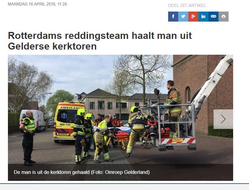 Het speciale Hoogte Reddingsteam van de brandweer uit Rotterdam heeft een monteur uit een kerktoren gered.