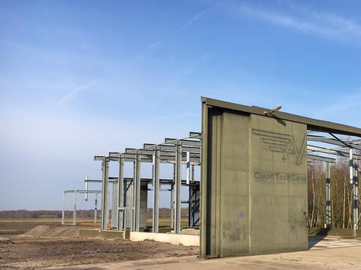 9 Doppler Straalmotoren In deze ontmantelde hangar werden motoren van straaljagers getest.