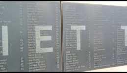Op het monument (dat in 2012 door Prinses Beatrix onthuld is) komt 18 keer de familienaam Ros voor.