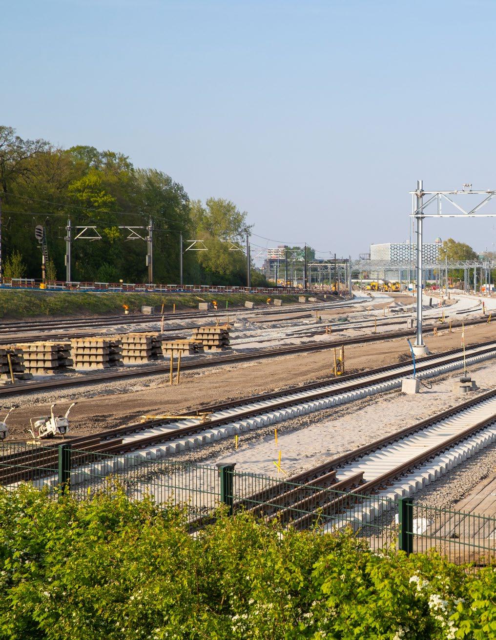 Ruimte voor meer treinen Prorail werkt volop aan de bereikbaarheid van Zwolle en de verbinding tussen Noord- en Oost-Nederland en de Randstad.