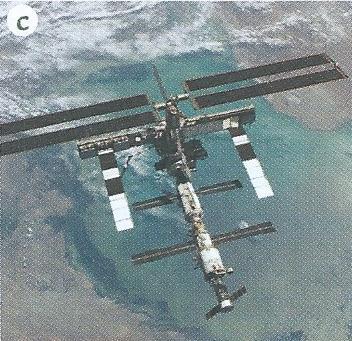 We moeten zuinig op onze aarde zijn. De aarde kun je niet zomaar na-maken. Er is maar 1 aarde. Opdracht. Dit is ruimte station ISS.