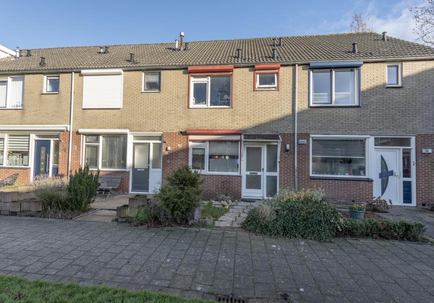 Kadastrale gegevens: Gemeente Strijen, sectie N nummer 1456, groot 113 m² Tevens 1/8 gedeelte van het achterpad, sectie N nummer 1464 Volle eigendom Tuinligging: oost Maatvoering (indicatief):