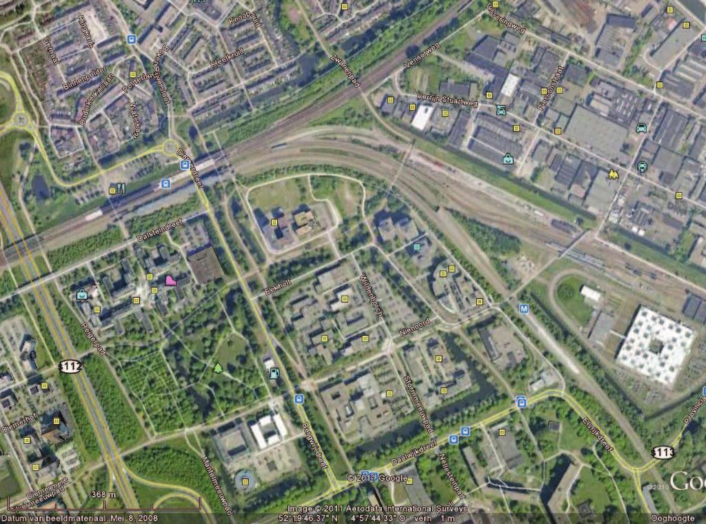 De locatie betreft een kavel met kantoorgebouw op een bedrijventerrein in op de grens met Amsterdam Zuidoost.