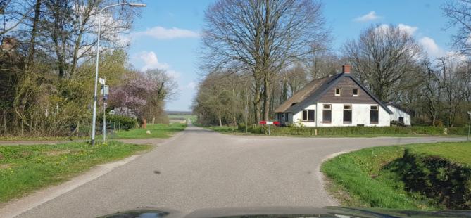 2 72 65% Volg het zandpad en hou autoweg links van je. Niet afslaan!! 12.0 7.