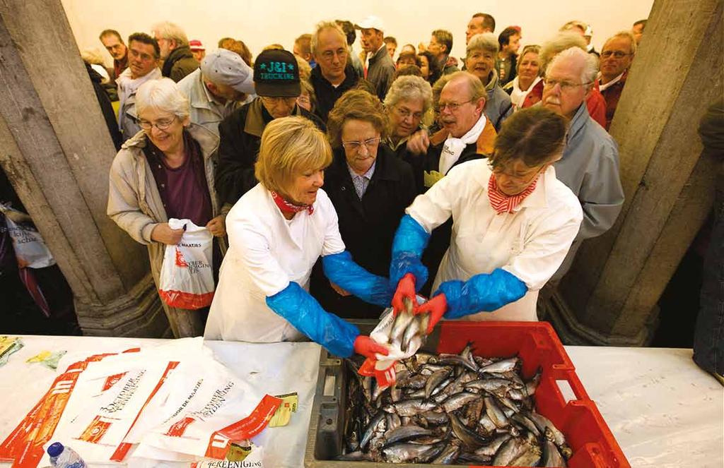 Ontzet sinds 1574 De traditionele uitdeling van haring en wittebrood aan Leidse burgers op 3 oktober.