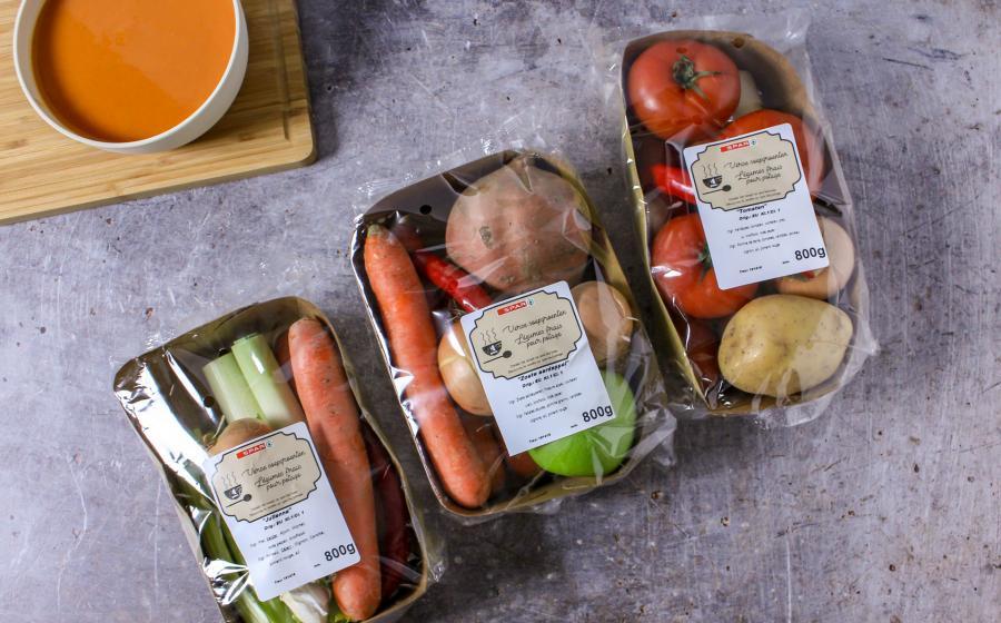 In elke verpakking zitten precies het juiste aantal ingrediënten. Zo blijf je niet zitten met een halve zak wortelen of aardappelen.