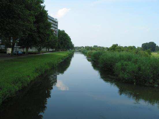 xls) Voor peilbeheer wordt water ingelaten vanuit de Waal en op 4 locaties vanuit de Nieuwe Maas en Noord.