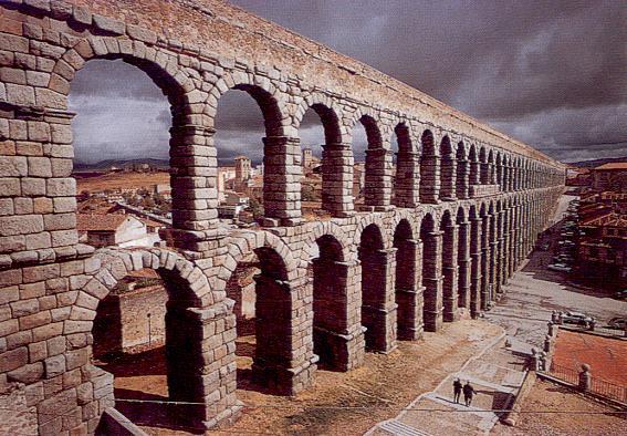 Een aquaduct is een weg voor auto s. Een aquaduct is een weg voor water. Vraag 2. Waarom liet Keizer Augustus de mannen vechten?