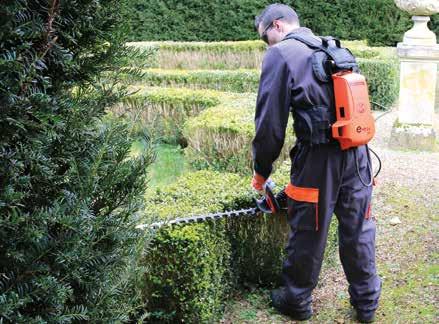 ERGONOMIE EN VEILIGHEID Met de +/-90 draaiende handgreep kunt u moeiteloos verticaal werken Systeem voor het snel vast-/loskoppelen van het werktuig