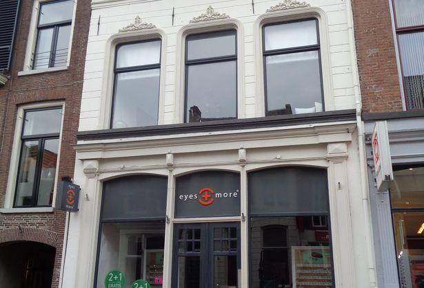 Omschrijving Ruim en authentiek 4 kamer maisonnette in hartje centrum Kampen. In het historische en grotendeels monumentale centrum van Kampen is het gezellig en sfeervol wonen.