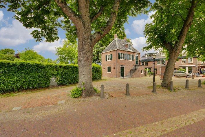 Moderne en opgetopte erkerwoning, midden in het dorp. De Cornelis Corneliszoonstraat vind je in het centrum van Uitgeest.