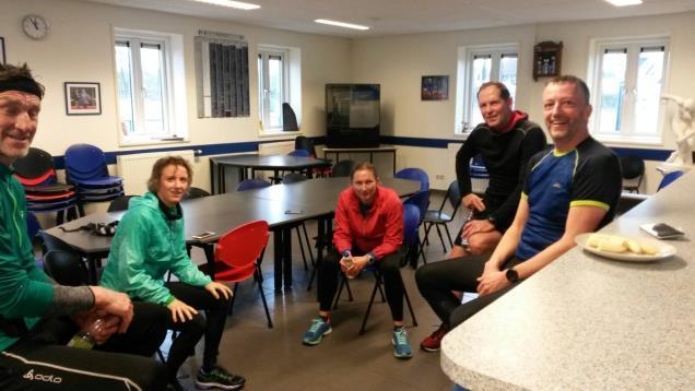 En in april gaan de meeste loopgroepen voor hun trainingen het bos weer in. Loopze, Wim Marathonclinic 2017 Nog 1 week (Rotterdam), resp.