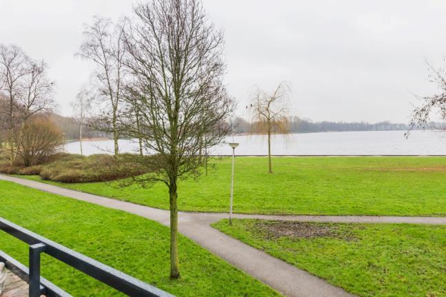 Te huur gemoderniseerd 2- kamerappartement aan de Zegerplas De ligging van dit appartementencomplex is werkelijk uniek!