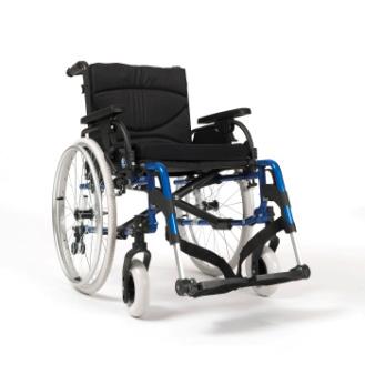 MOBILITEIT ROLSTOELEN D100 Ideale en complete transport rolstoel Ideale en complete transport rolstoel De D100 is een ideale rolstoel voor een comfortabel dagje uit.
