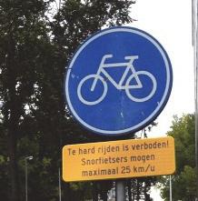 Een van de activiteiten binnen de campagne is het plaatsen van borden (zie figuur 1) die de maximumsnelheid aangeven om het kennisniveau van vooral snorfietsers over de verkeersregels te vergroten.