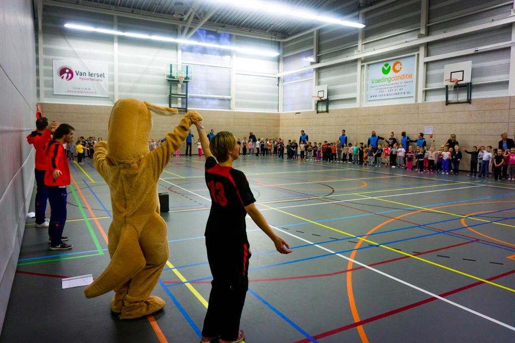 Stuur ze dan door naar Natasja of Diny!! Kangoeroe klup De kangoeroe klup heeft zijn eerste dag buiten weer achter de rug!