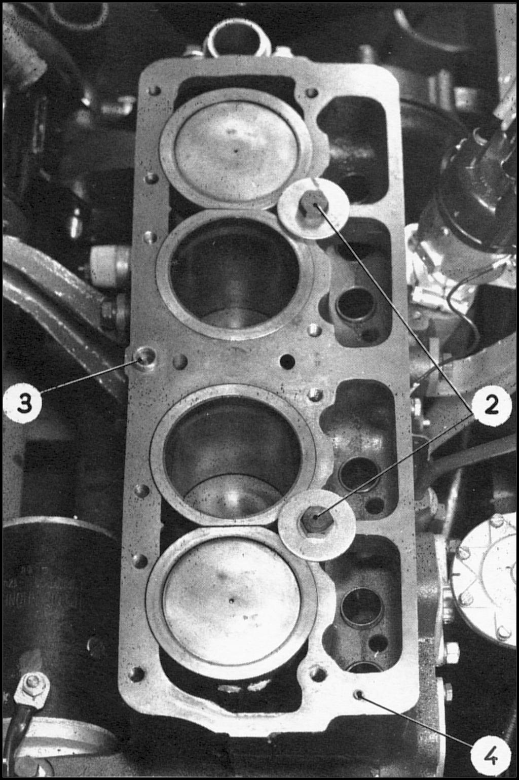 HANDELING Nr. H78.112-1: Vervanging van een cilinderkop. 2 10.