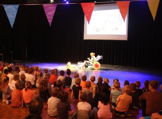 SCHOOLREIS Morgen gaan we met alle kinderen van De Sprankel op schoolreis. Alle kinderen worden om 8.30 uur op locatie Grotenhof verwacht.