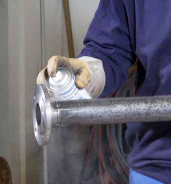 Anti-Spatter Spray verhindert de hechting van las spetters aan lasbrander koppen en werkstukoppervlakken, geeft volledige bescherming bij het lassen en maakt het achteraf