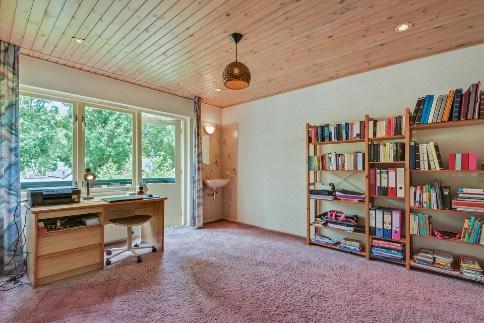 16,5 m² met vloerbedekking, spachtelputz wanden, houten