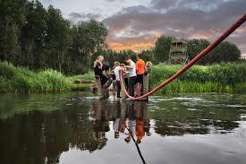 Dinsdag 30 Juli: Er zijn verschillende soorten dijken. De 4 tot en met 6 jarige gaan in de ochtend hun eigen dijken bouwen.