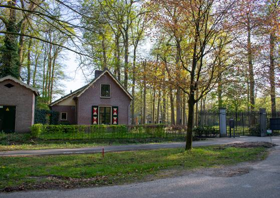 Dit 220 hectare omvattende landgoed, biedt een divers landschap van bossen, heide en grasland.