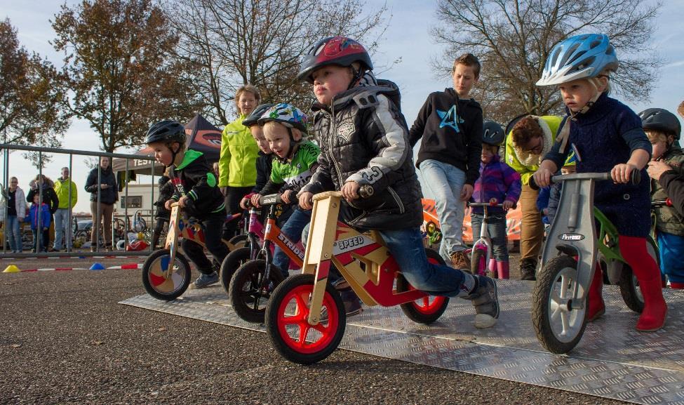 Fietsfeest Feestelijke fietsactiviteiten Organiseer tijdens de Schoolbrengweek activiteiten binnen uw gemeente. Denk bijvoorbeeld aan: Een fietsenkeuring.