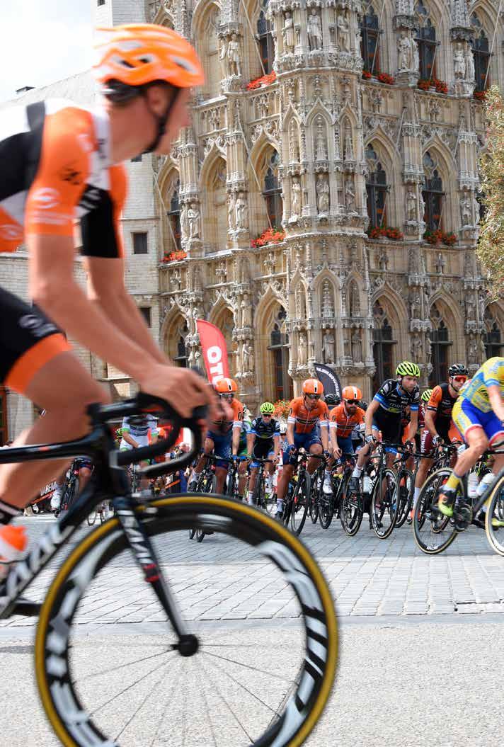 OMLOOP WK WAARDIG PARCOURS Start & aankomst te Leuven Start tussen het Stadhuis en de Sint-Pieterskerk op de prachtige Grote Markt Aankomst op de Bondgenotenlaan met uitgestrekt zicht van het