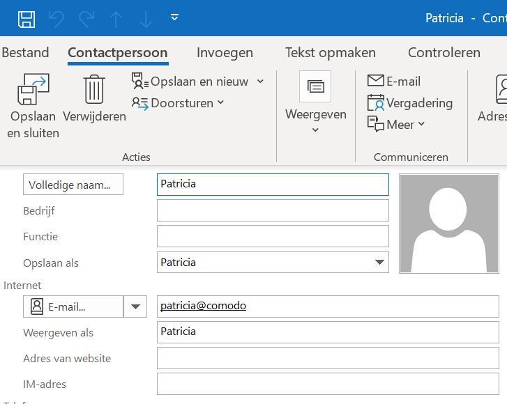 Klik op Toevoegen aan Outlook-contactpersonen en het venster waarin je nieuwe contactpersonen aanmaakt wordt geopend.