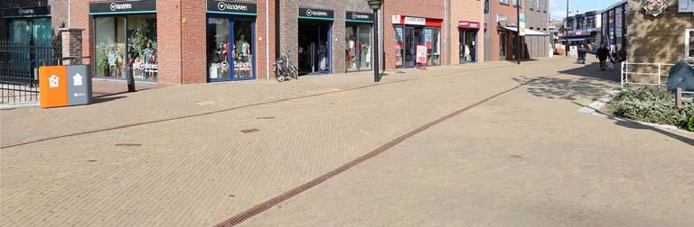 In de directe nabijheid zijn o.a. gevestigd Sandwich, Street One, Hans Anders, Van de Ven Fashion, Van Mourik Schoenen, Ter Stal en Hema.