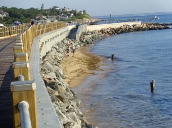 Zeespiegelstijging wordt opgevangen door het strandprofiel te verhogen.