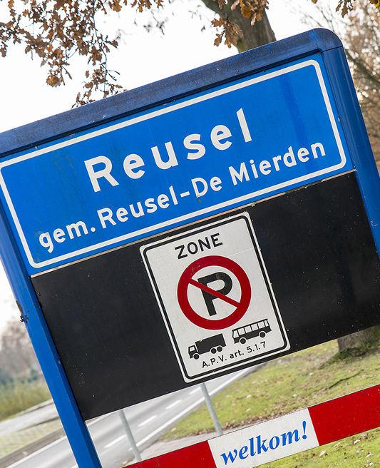 De ligging van Reusel tegen de Belgische grens en op 20km van zowel Eindhoven als Tilburg is zeer gunstig.